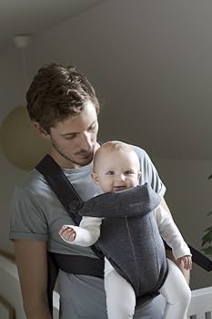 美品　人気の　ベビービジョン　ブラック　グレー BabyBjörn - 抱っこ紐、バウンサーのベビービョルン公式